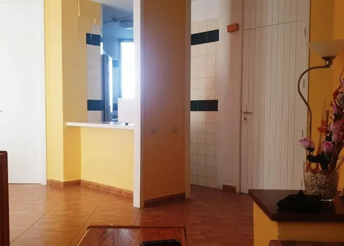 2-bedroom Near And Golden Mile Lejlighed